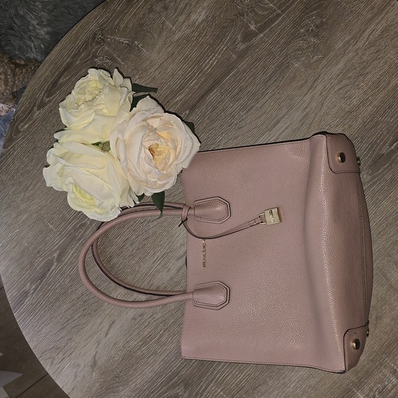 Michael Kors Handbags - Michael kors purse